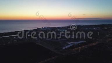 索契奥运村的俯视图.. 剪辑。 日落时分索契奥运村的美丽景色